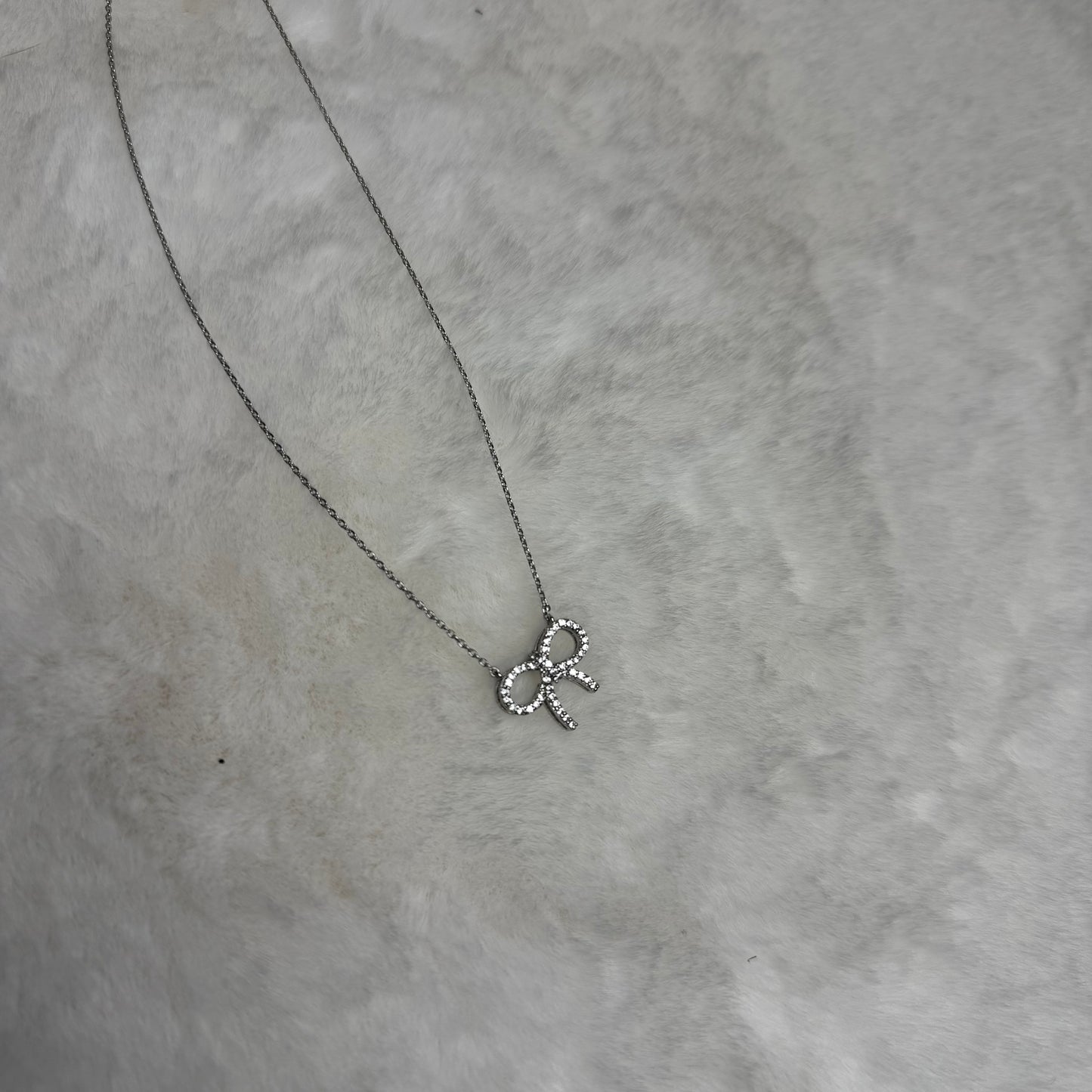 Bow necklace