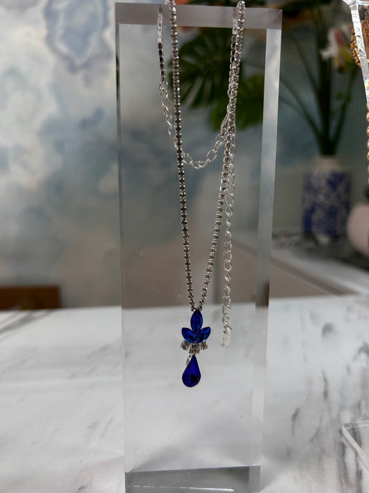 Oval sapphire necklace