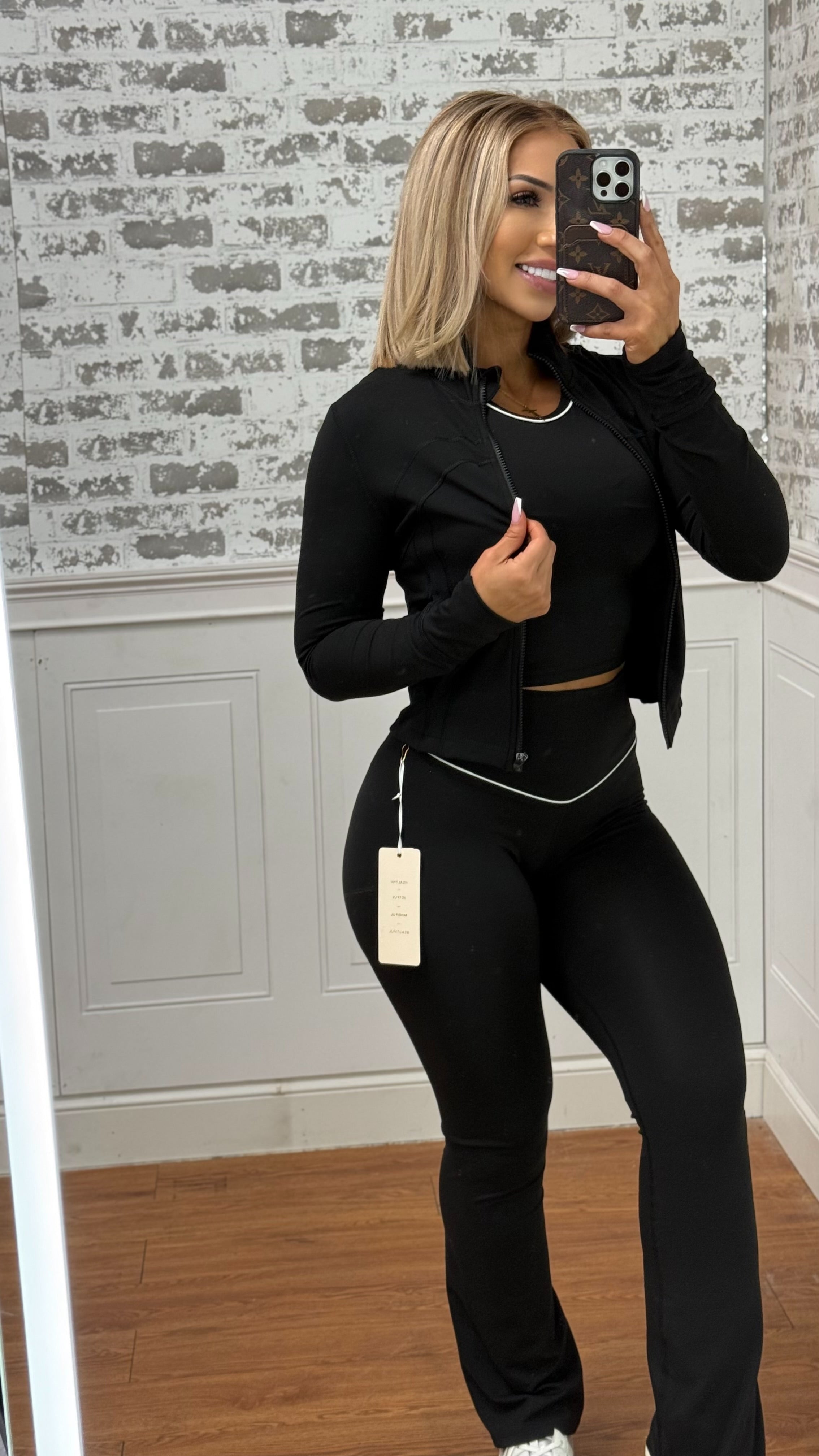 Black Sculpt Zip Up✨