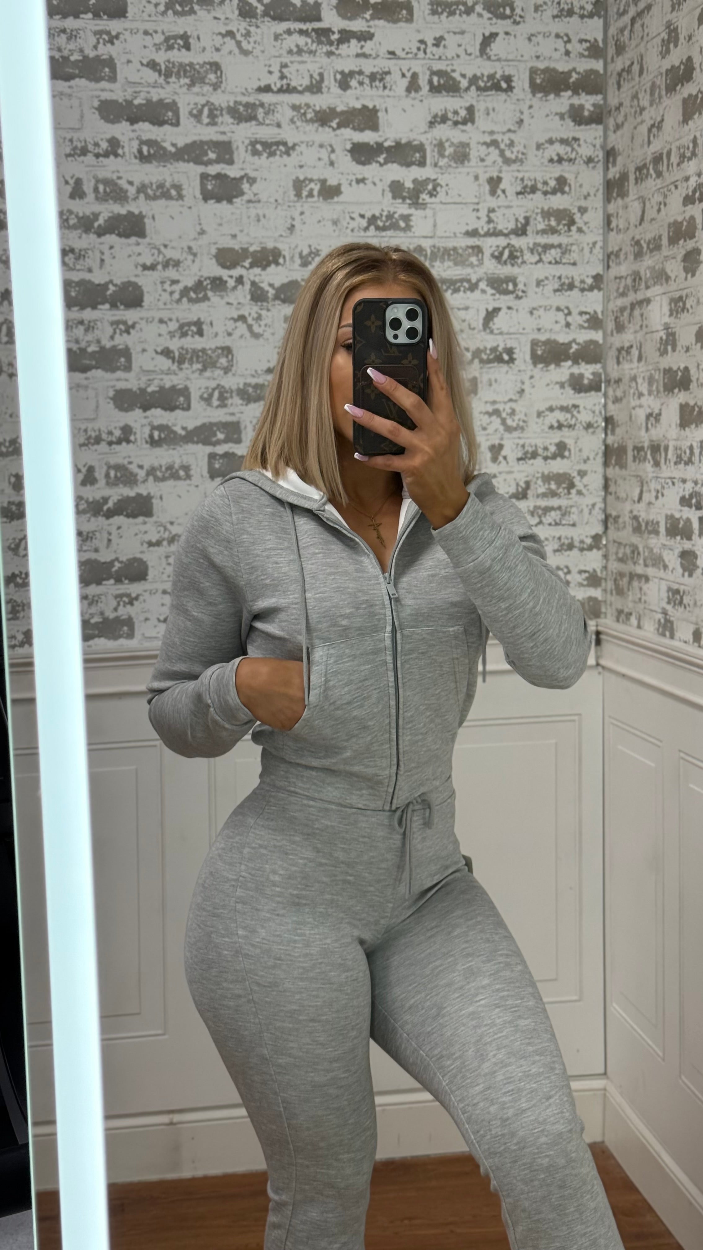 Grey Fitted Zip Up✨