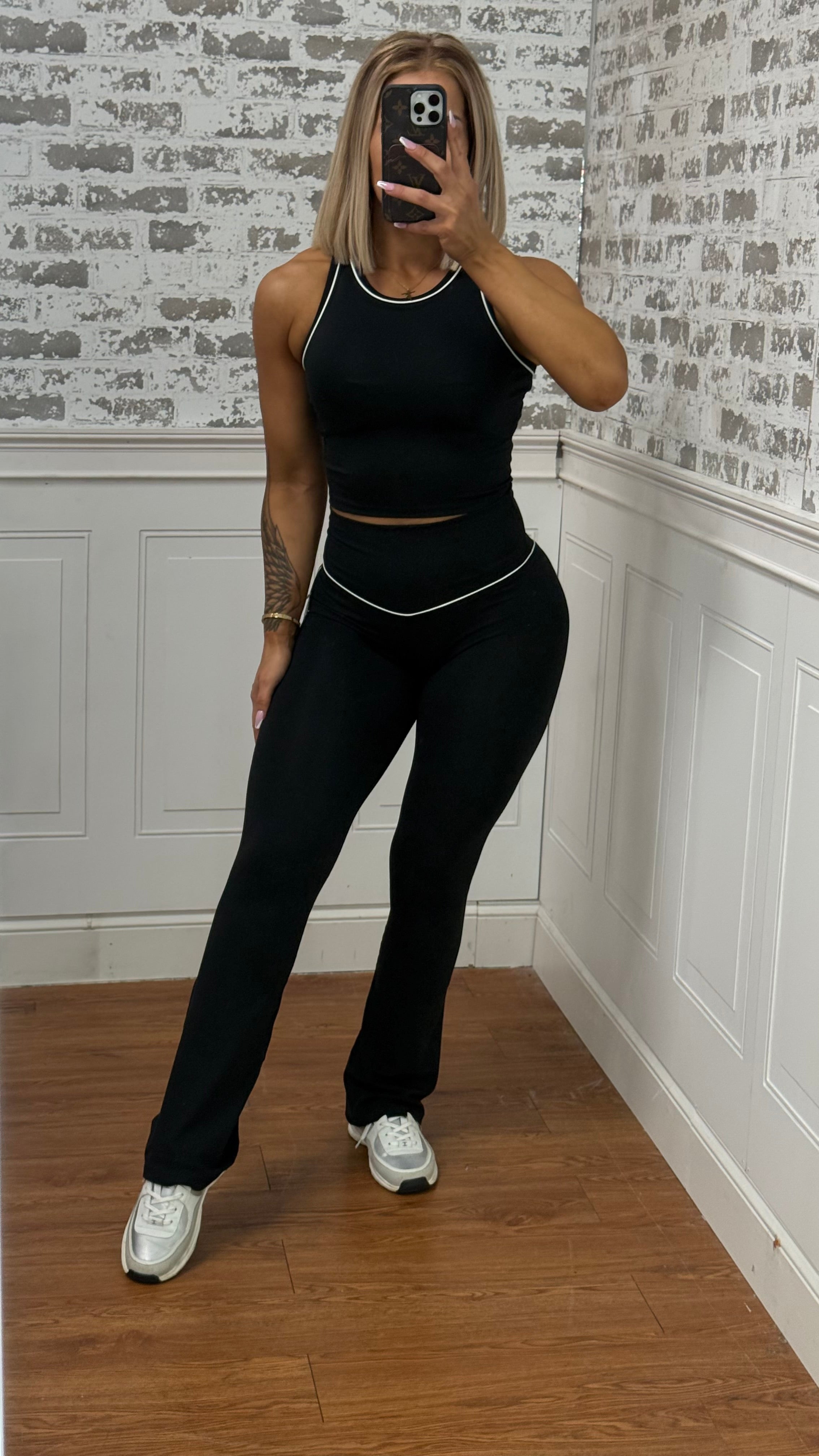 Black Legging w/White lining✨