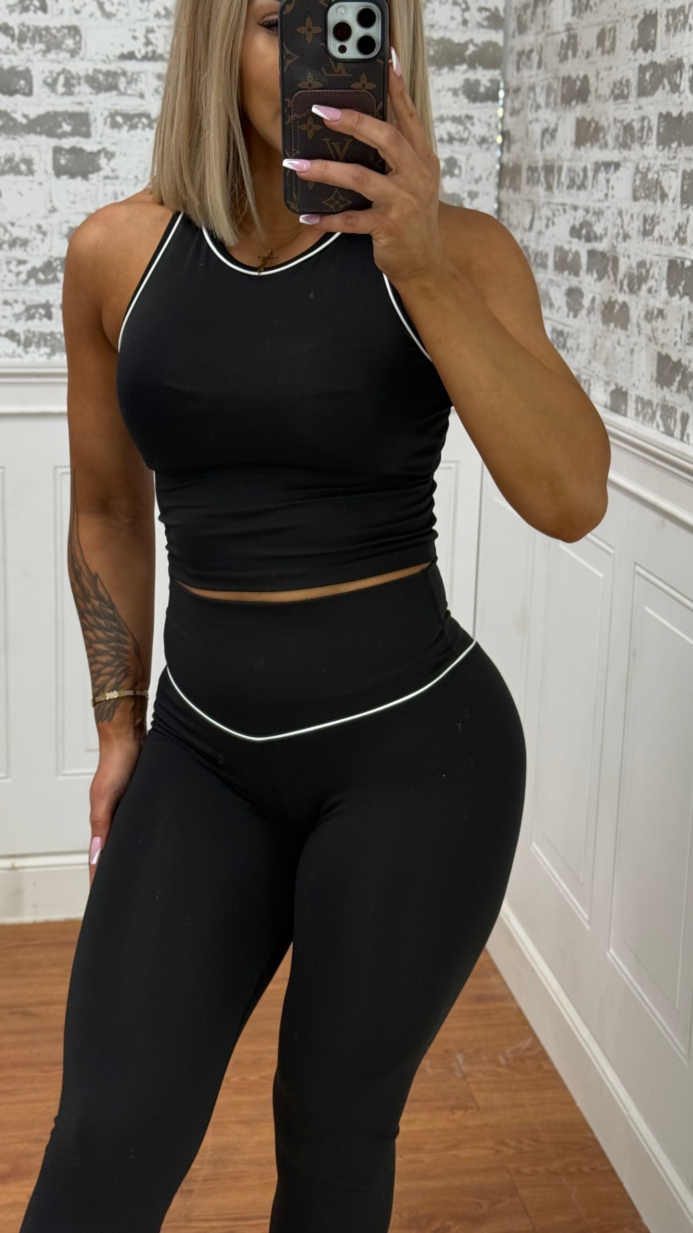 Black Legging w/White lining✨
