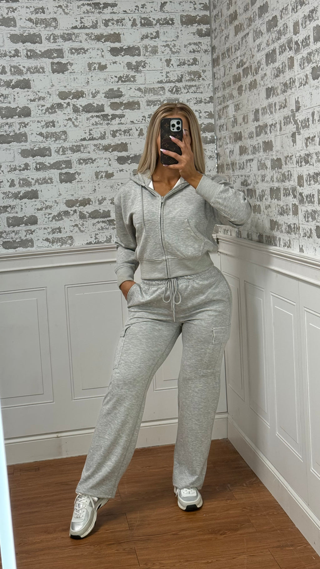 Grey Wide Leg Cargo Sweats✨