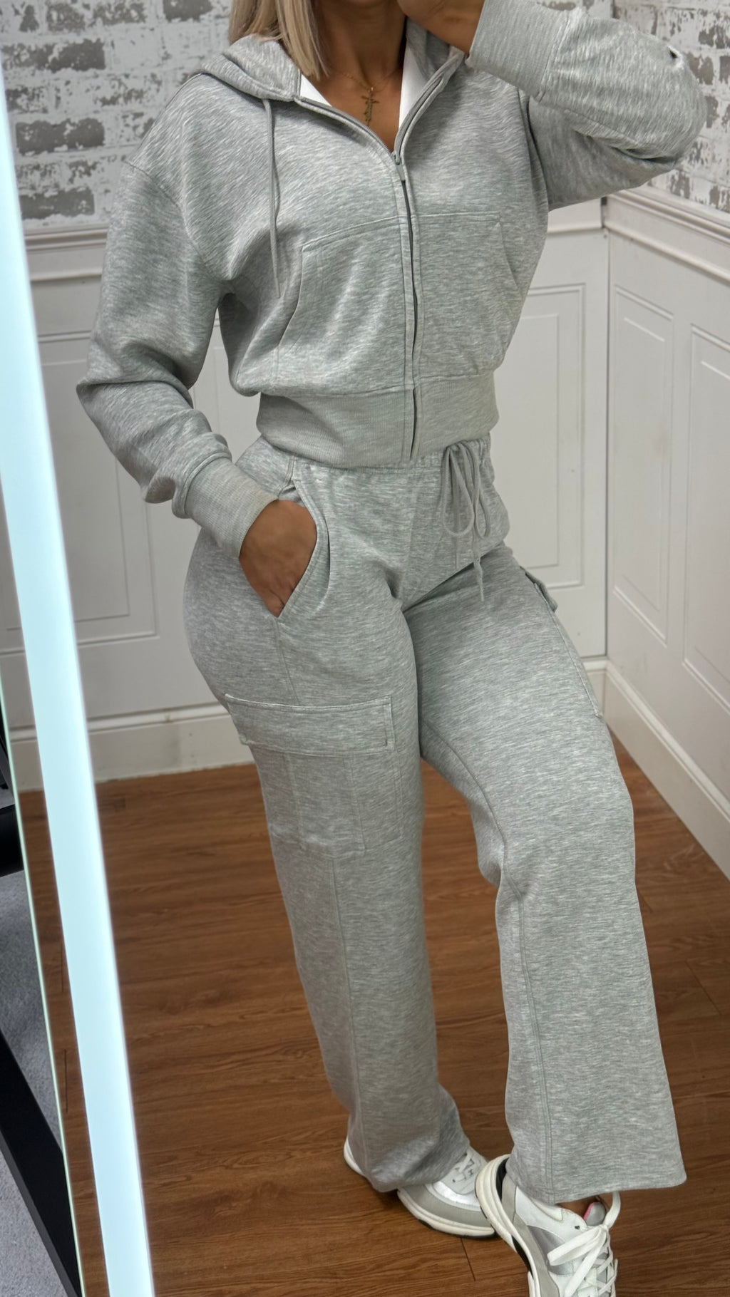 Grey Wide Leg Cargo Sweats✨